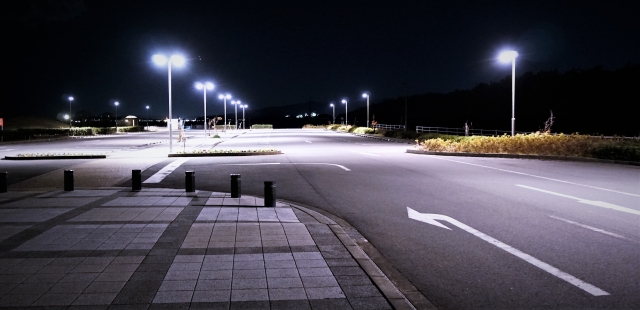 夜の駐車場