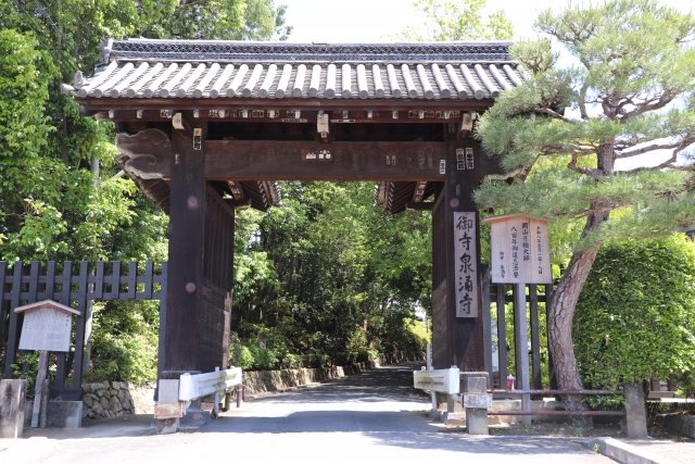 泉涌寺山門