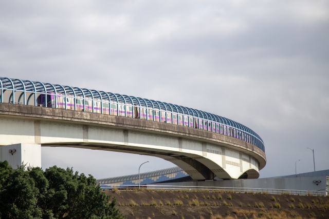 カーブする台湾の電車