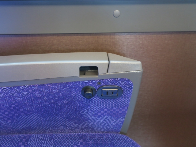 電車の中のコンセント