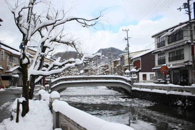 冬の温泉街