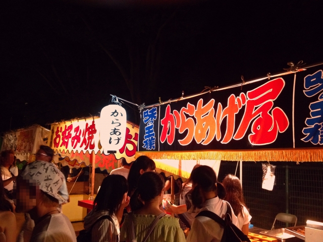夏祭りの屋台