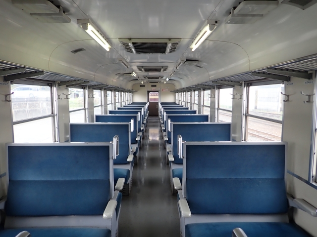 トロッコわたらせ渓谷号の車内