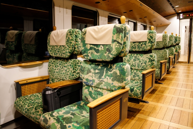 特急「ゆふいんの森」の車内