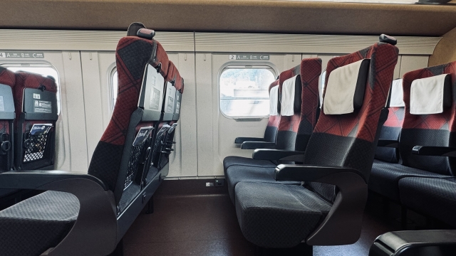 北陸新幹線　E7系普通車の座席