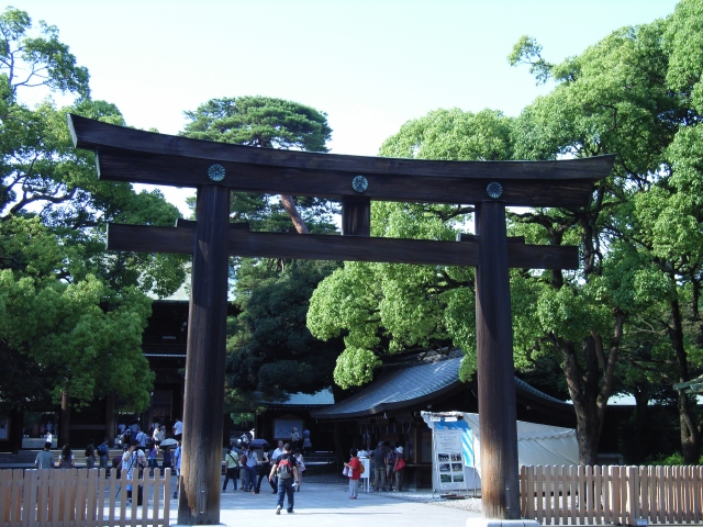 明治神宮の大鳥居前